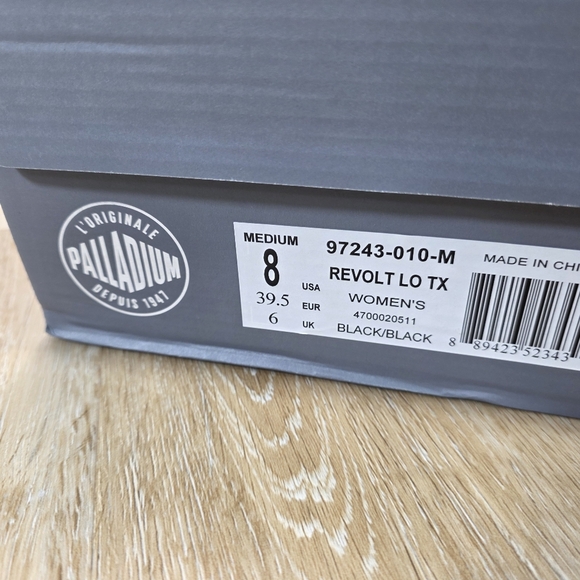 Palladium Revolt LO TX Women's Black On Black Low-Top Chunky Sole Sneakers 8 - Picture 7 of 7